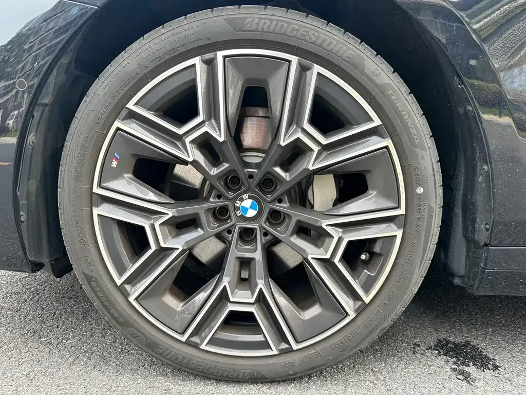 BMW 5 Series — фото 4