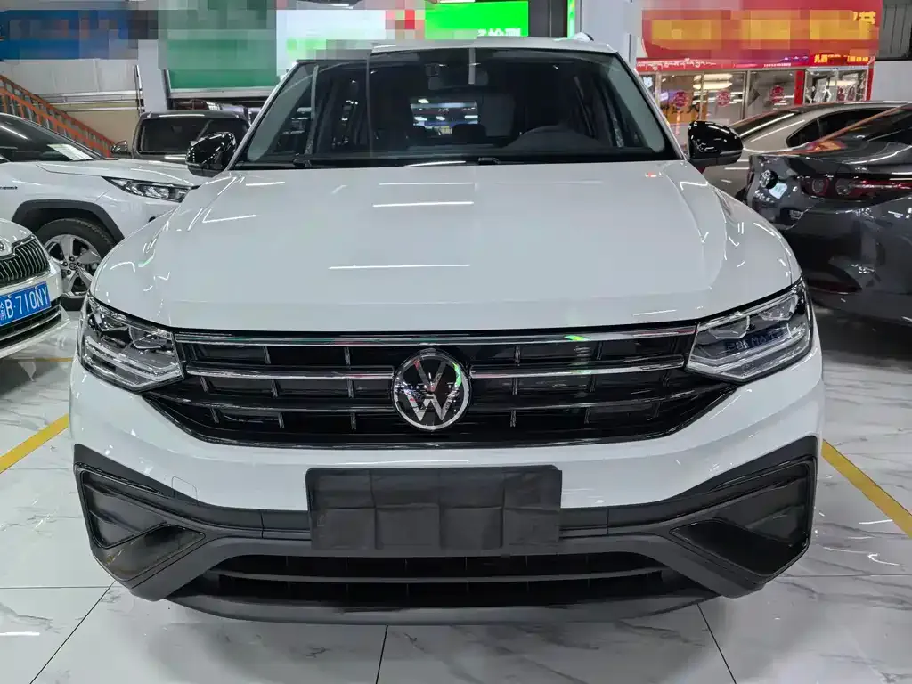 Volkswagen Tiguan L — фото 2