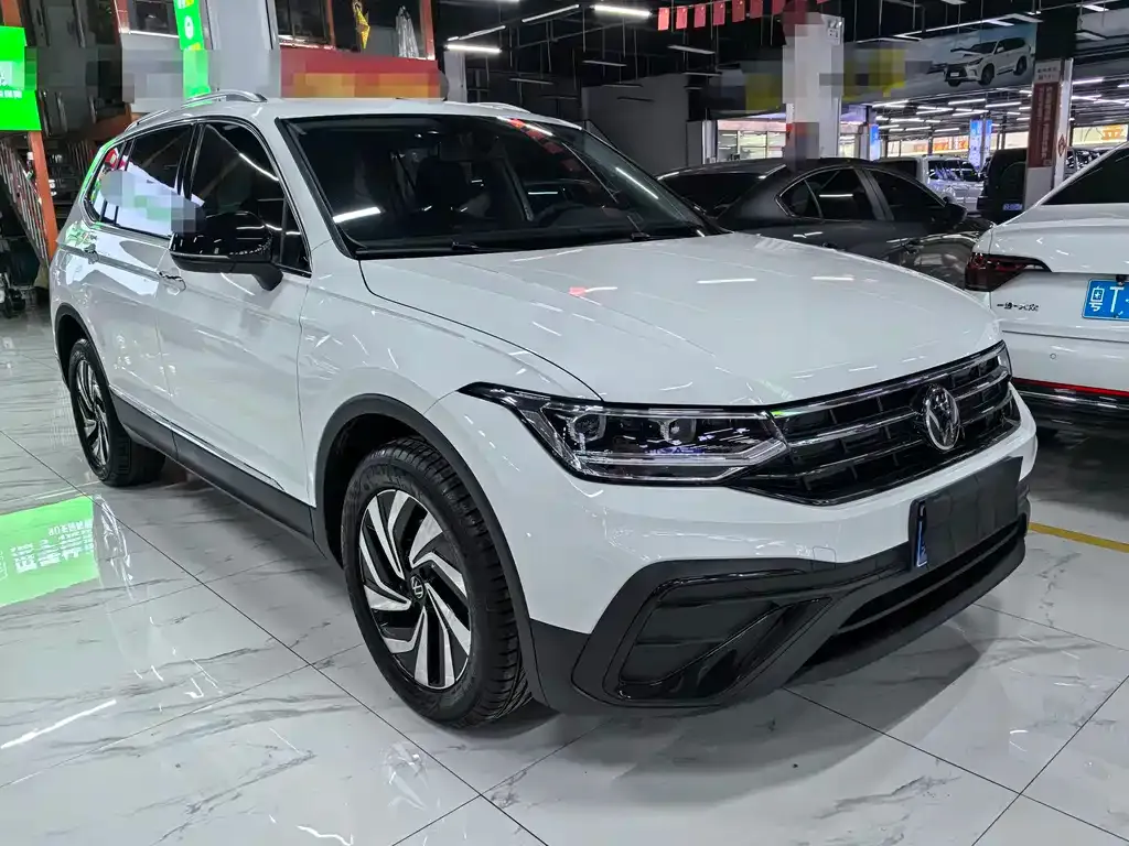 Volkswagen Tiguan L — фото 5
