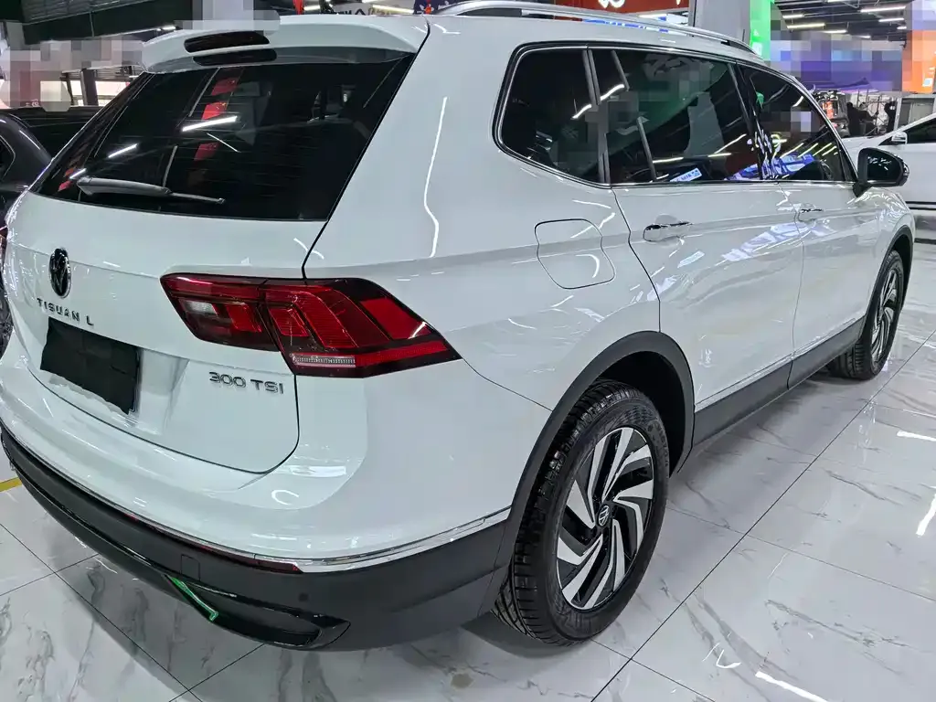 Volkswagen Tiguan L — фото 7