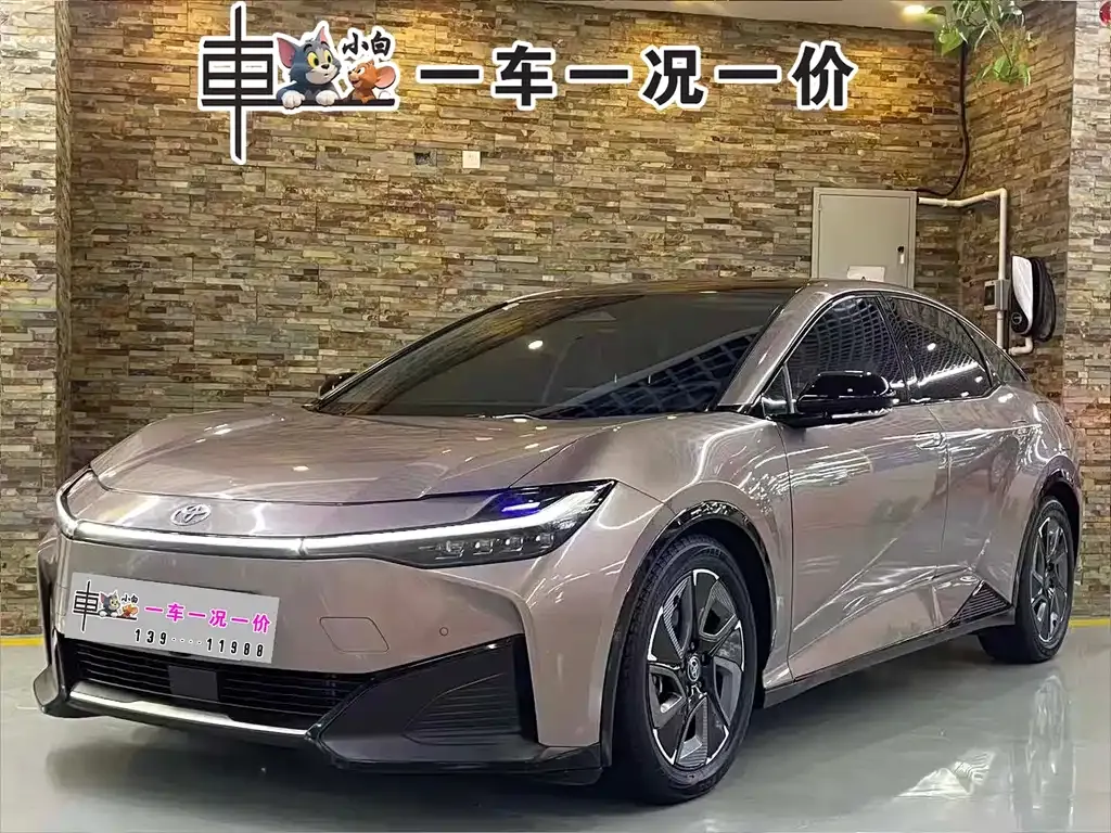 Toyota bZ3 2023 из CN, фото 1
