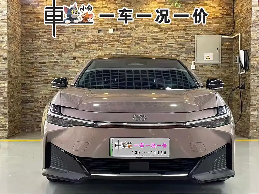 Toyota bZ3 2023 из CN, фото 3