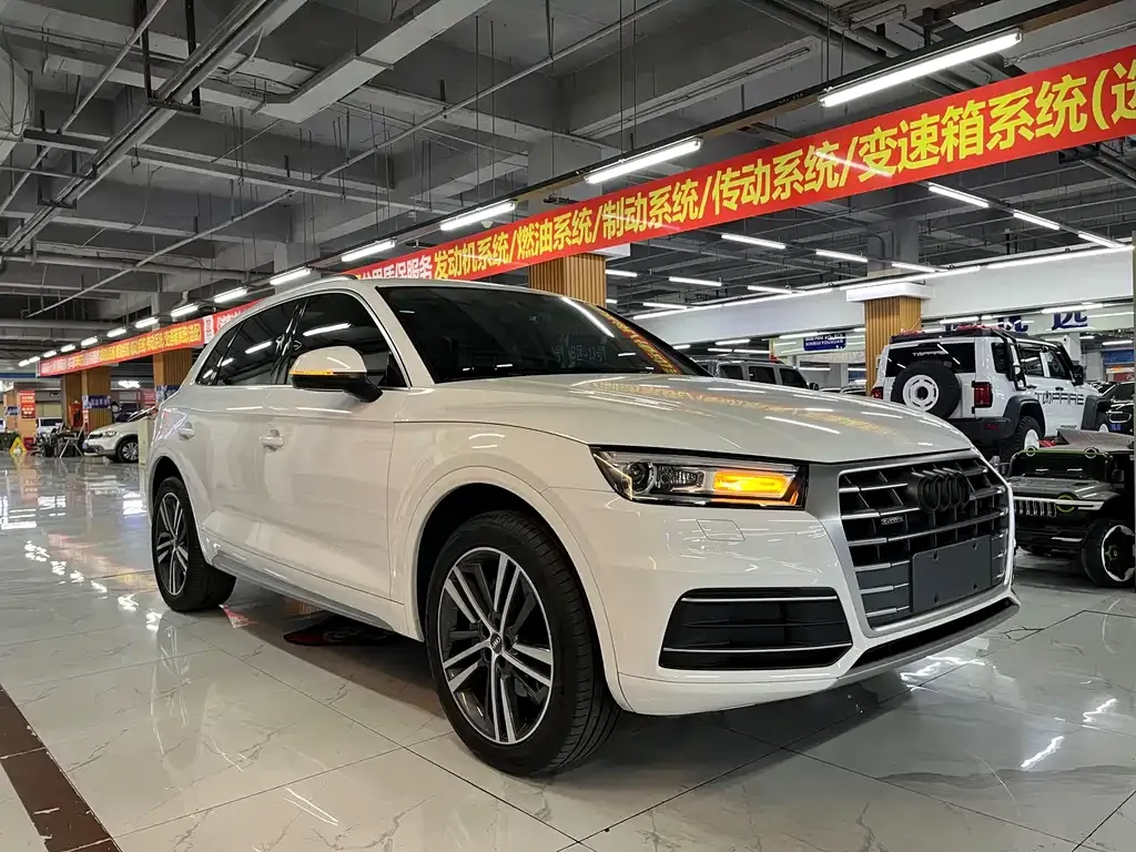 Audi Q5L — фото 8