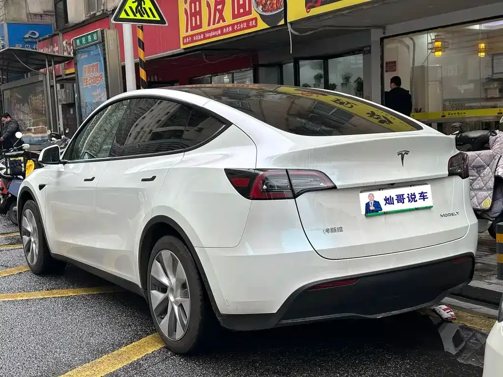 Tesla Model Y 2023 из CN, фото 8