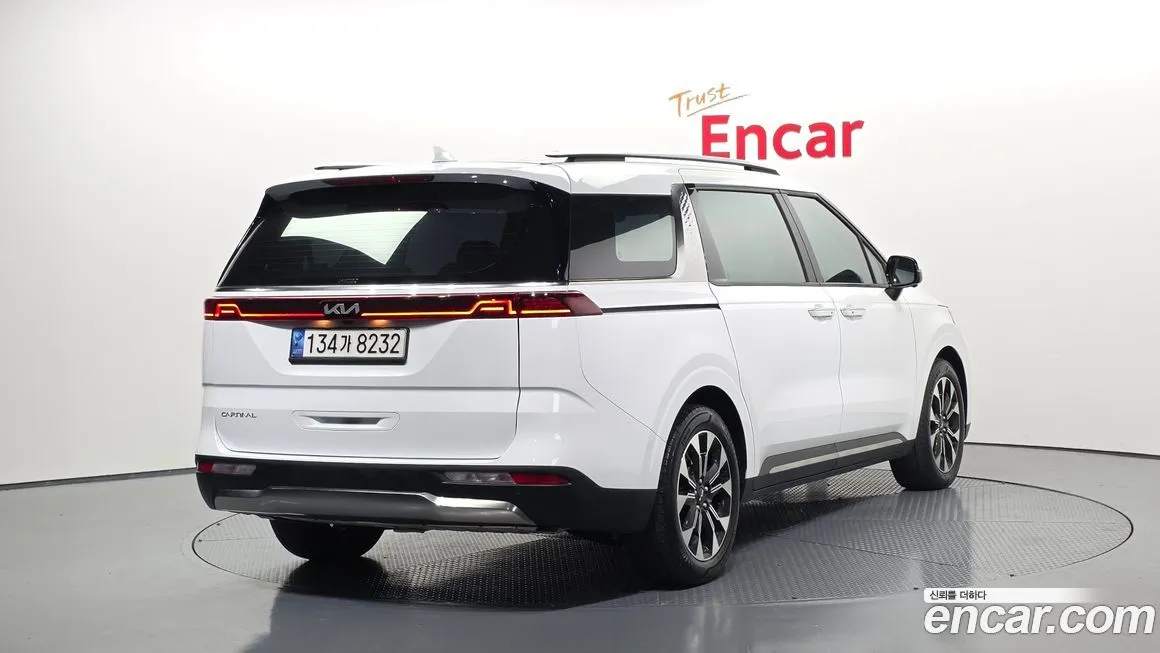 Kia Carnival — фото 10