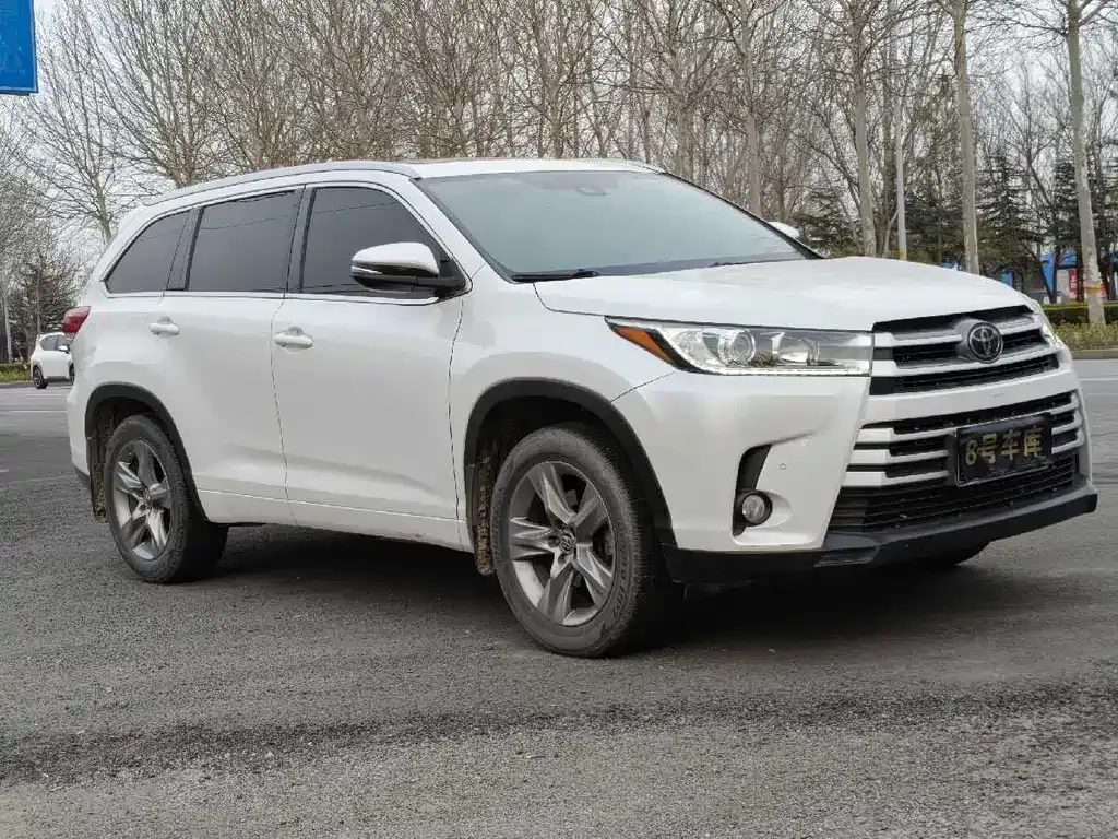 Toyota Highlander — фото 10