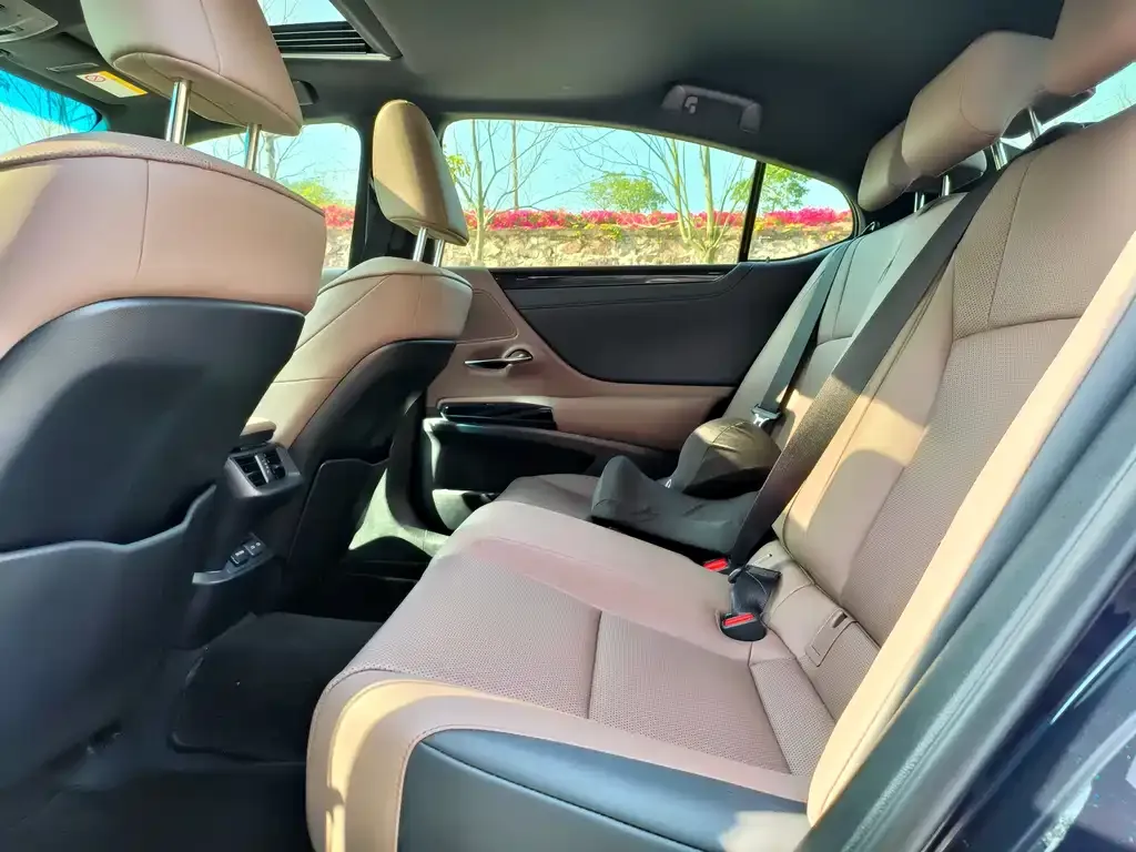Lexus ES 2024 из CN, фото 4