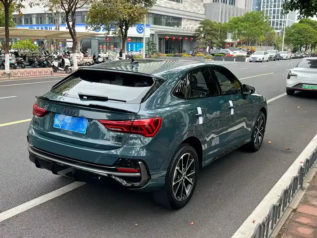 Audi Q3 Sportback — фото 9