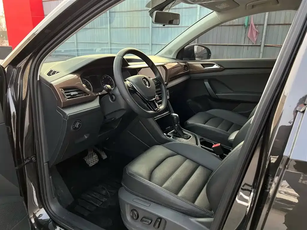 Volkswagen Tharu 2022 из CN, фото 8