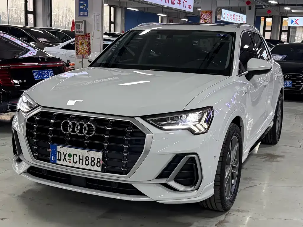 Audi Q3 — фото 1