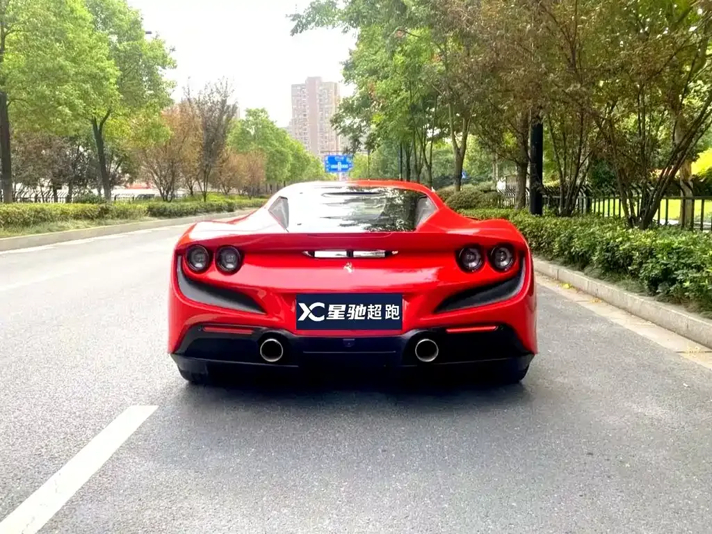 Ferrari F8 — фото 7