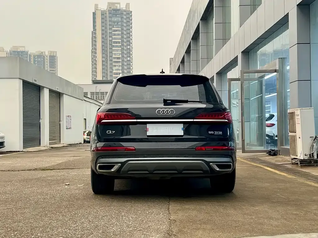Audi Q7 2021 из CN, фото 8