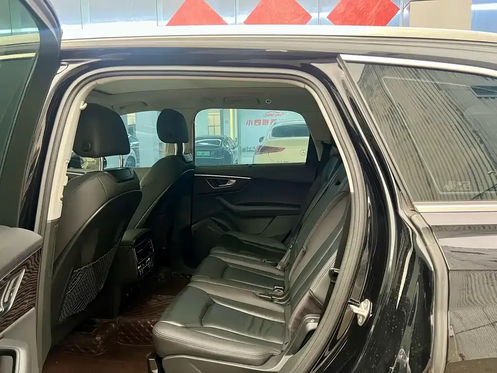 Audi Q7 2021 из CN, фото 4