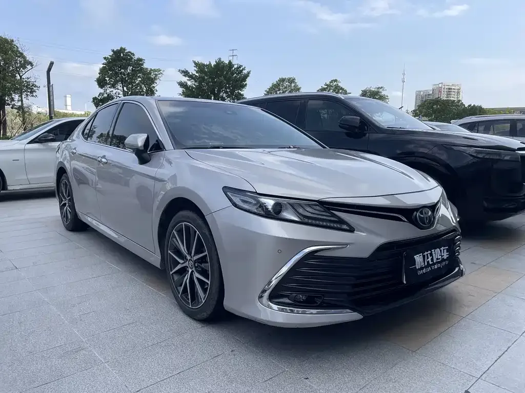 Toyota Camry — фото 8