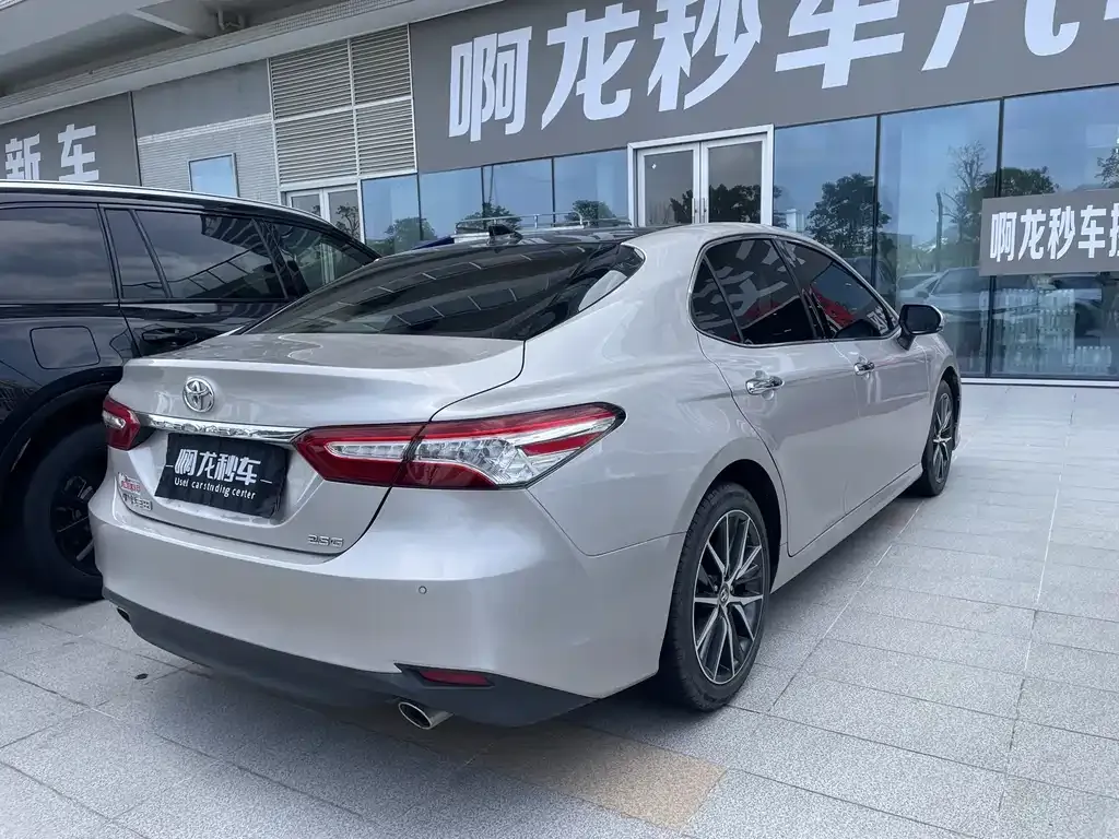 Toyota Camry — фото 9