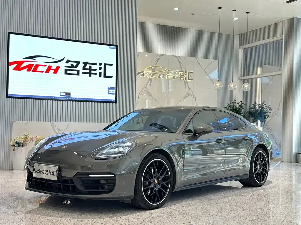 Porsche Panamera — фото 1