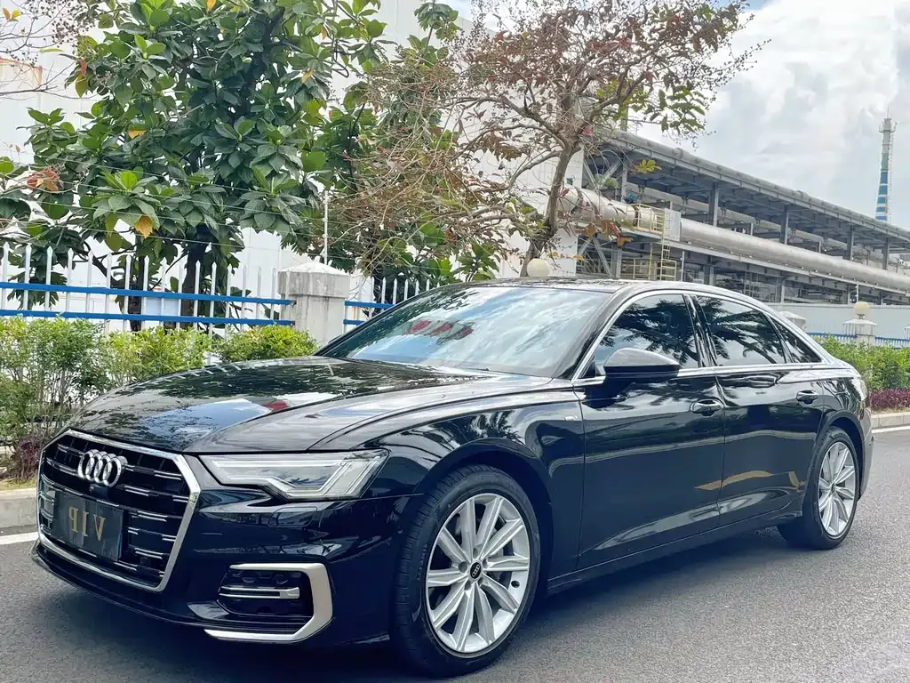 Audi A6L — фото 1