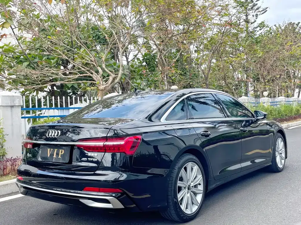 Audi A6L — фото 8