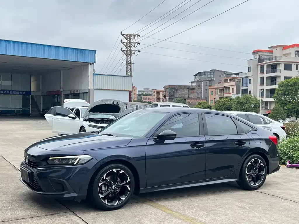 Honda Civic — фото 1