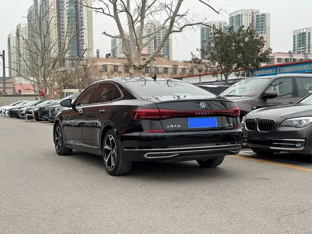 Volkswagen Passat — фото 10
