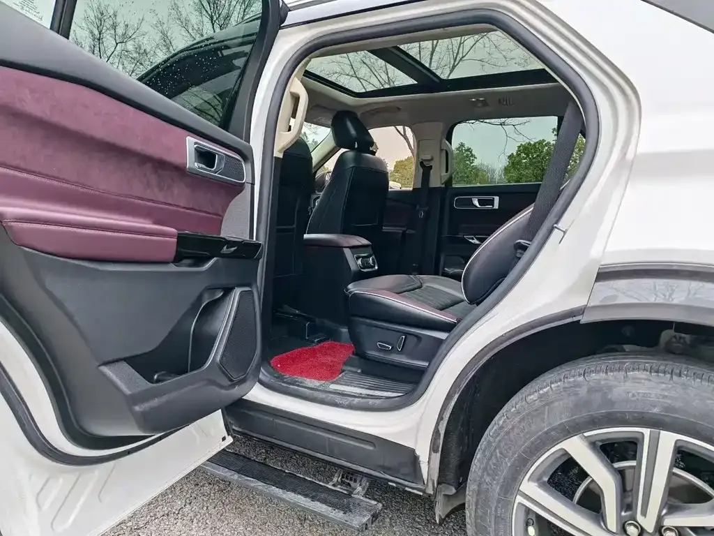 Ford Explorer 2022 из CN, фото 2
