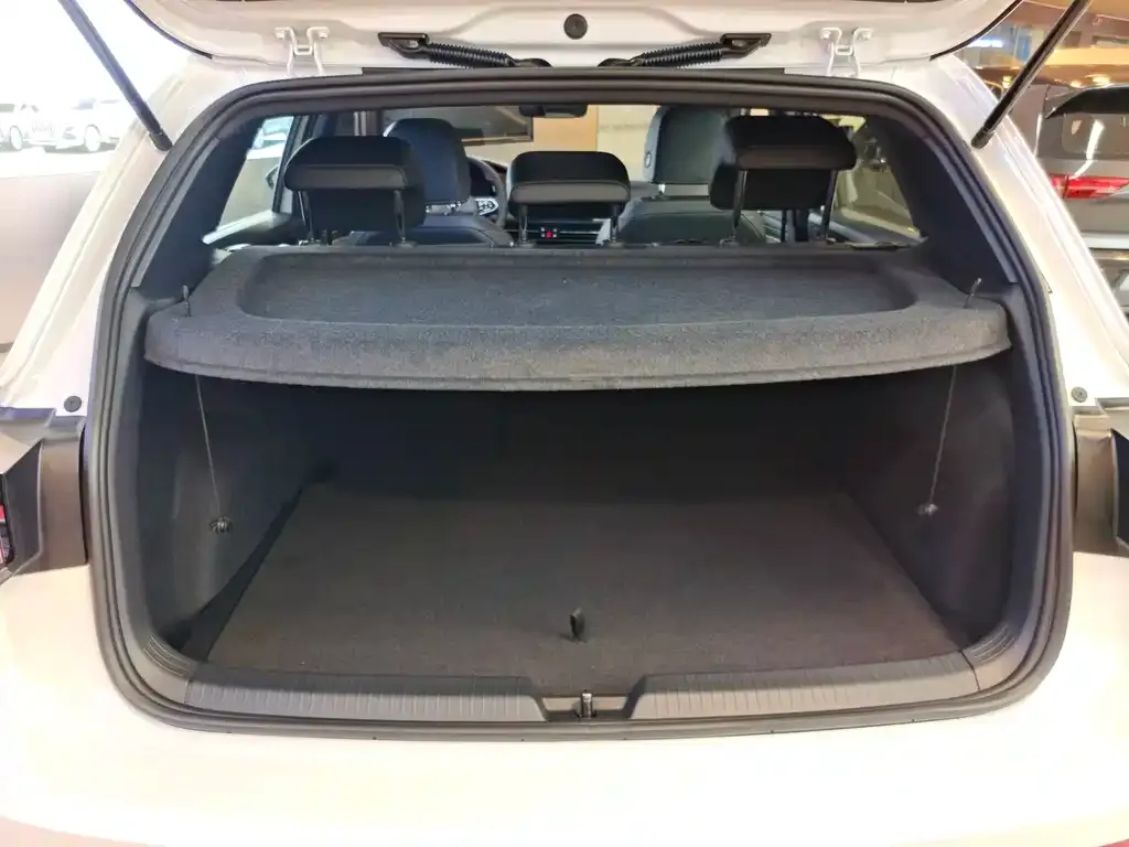 Volkswagen Golf 2025 из CN, фото 5