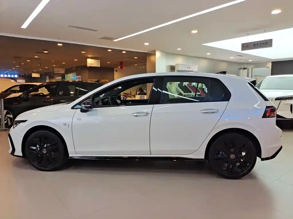 Volkswagen Golf 2025 из CN, фото 8
