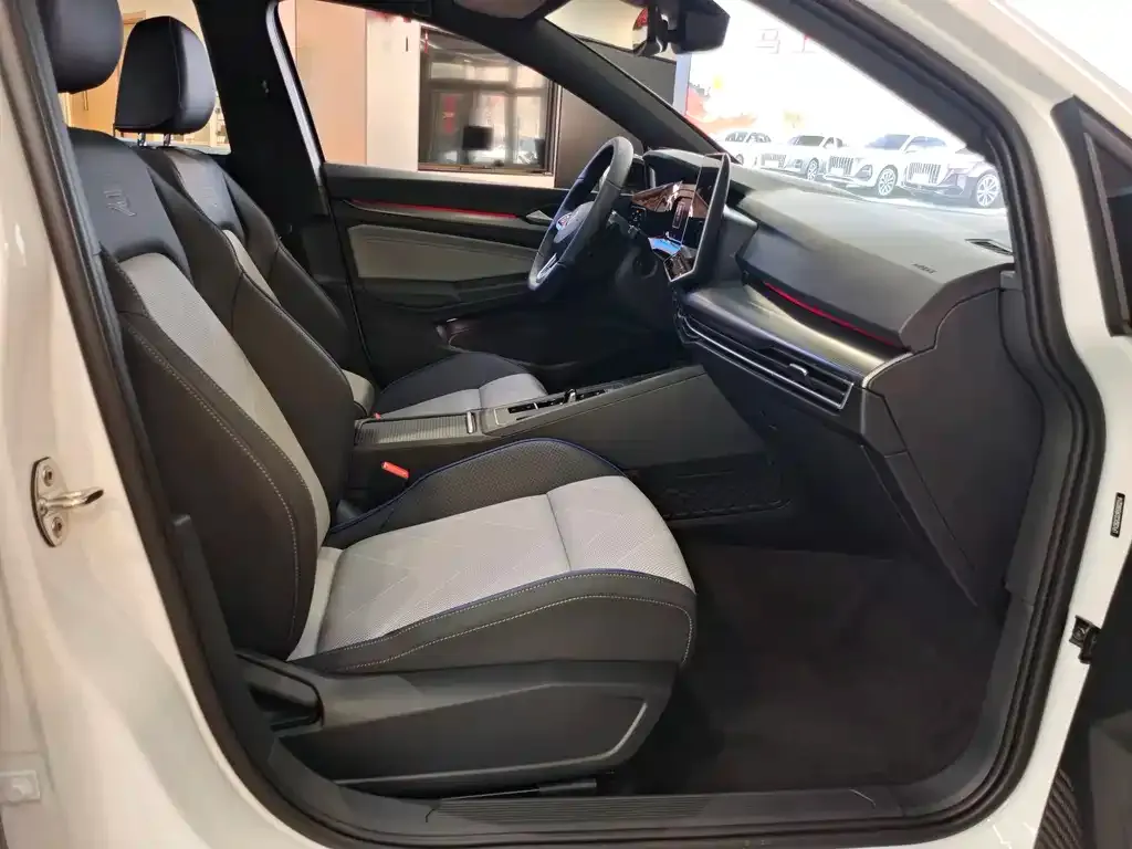 Volkswagen Golf 2025 из CN, фото 4