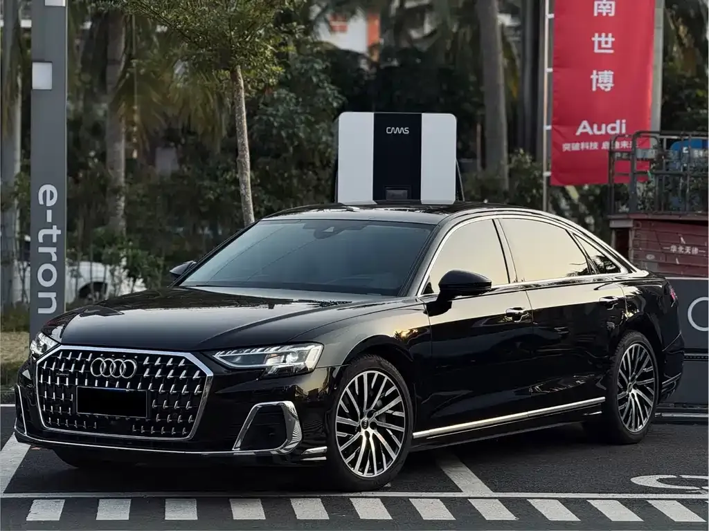Audi A8 — фото 1