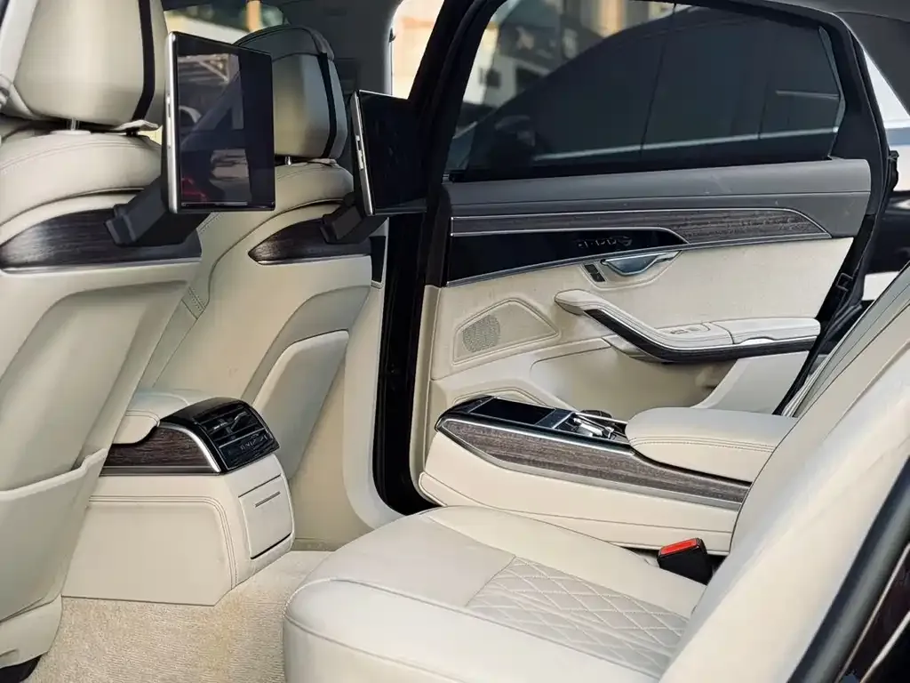 Audi A8 — фото 5