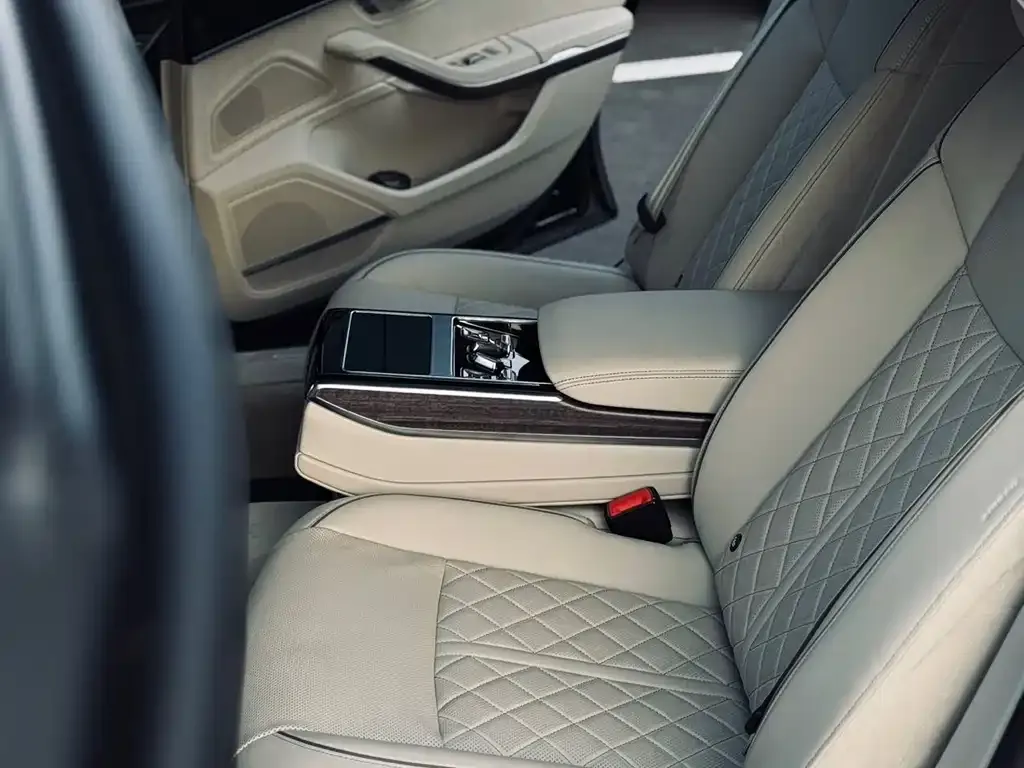Audi A8 — фото 4
