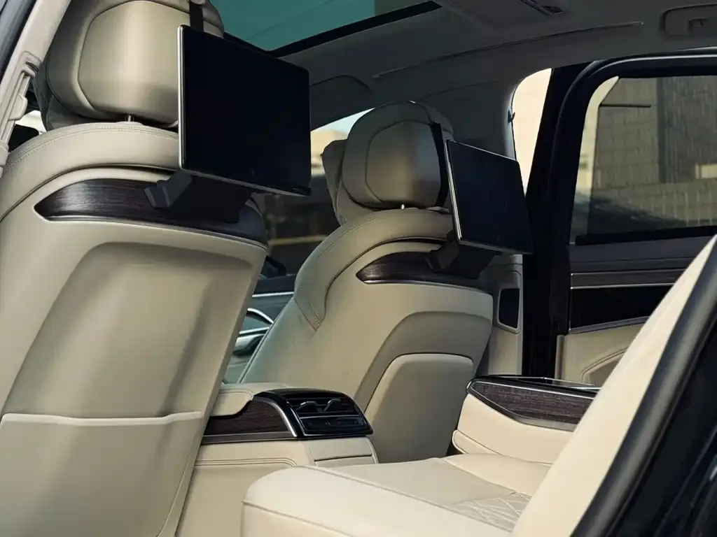 Audi A8 — фото 6