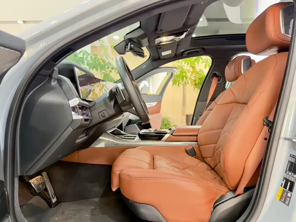 BMW i7 — фото 9