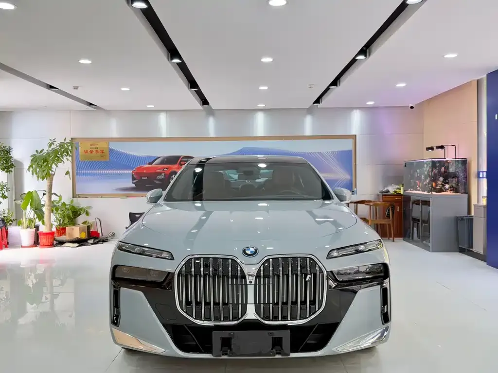BMW i7 — фото 4