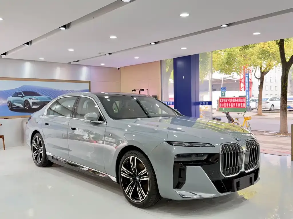 BMW i7 — фото 7