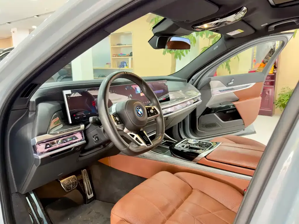 BMW i7 — фото 10