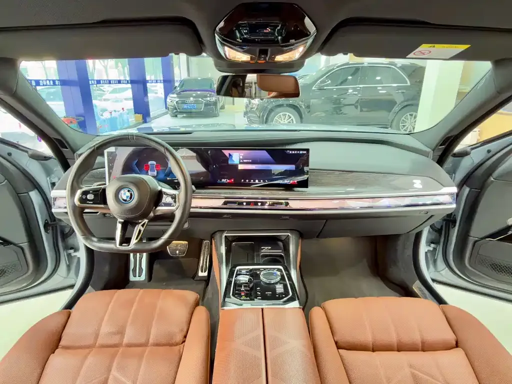 BMW i7 — фото 8