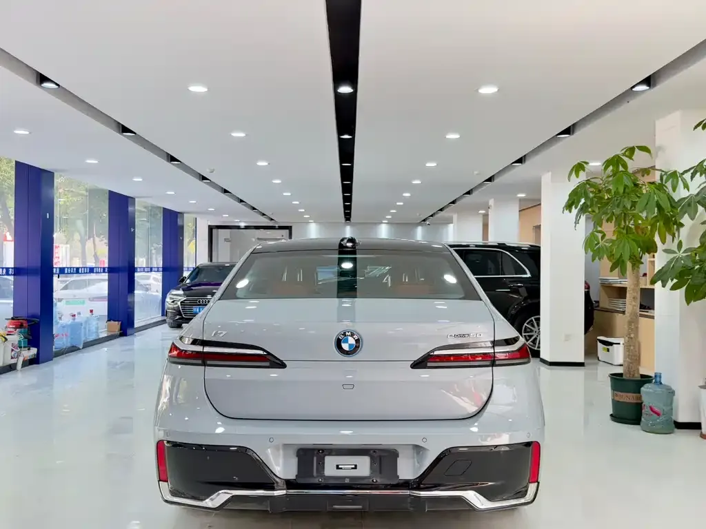 BMW i7 — фото 3