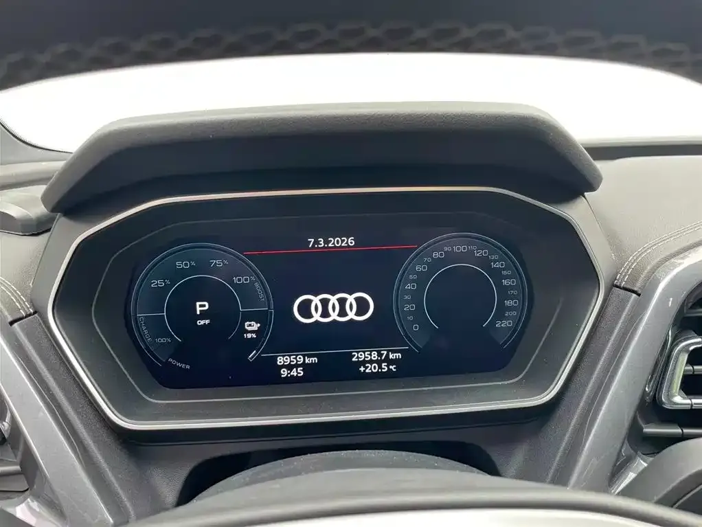 Audi Q4 e-tron — фото 8