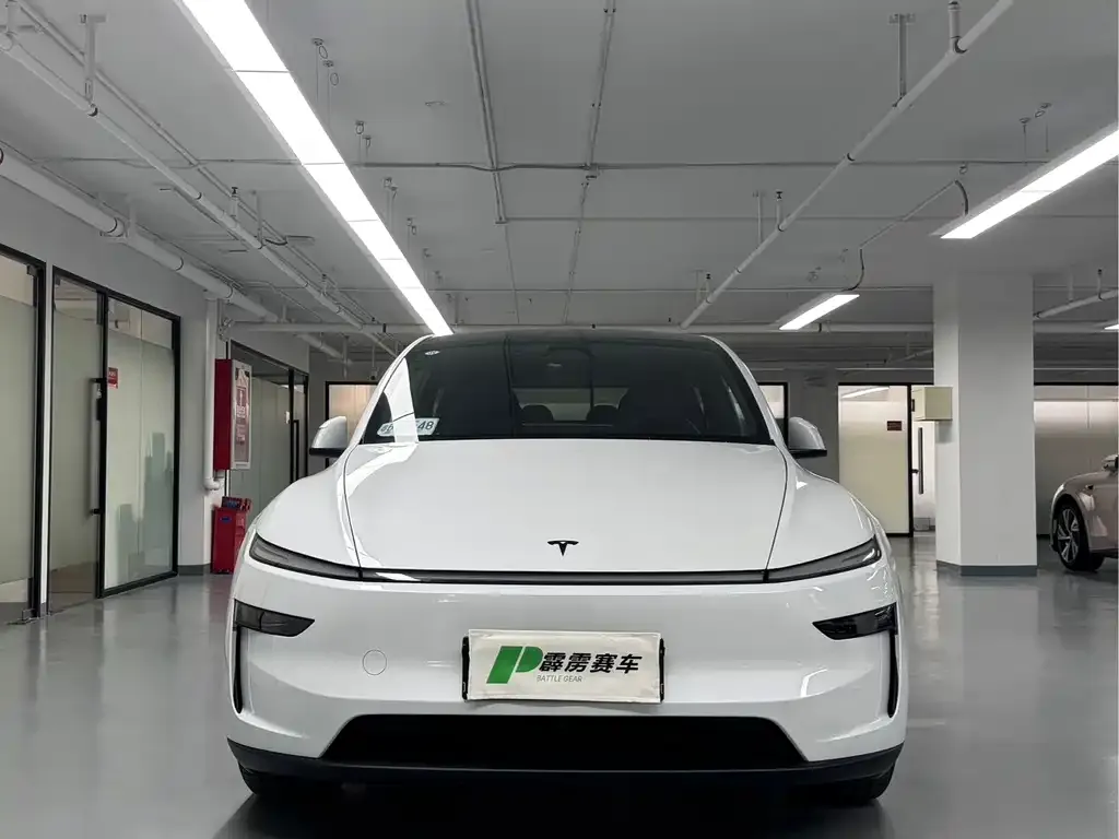 Tesla Model Y L — фото 9