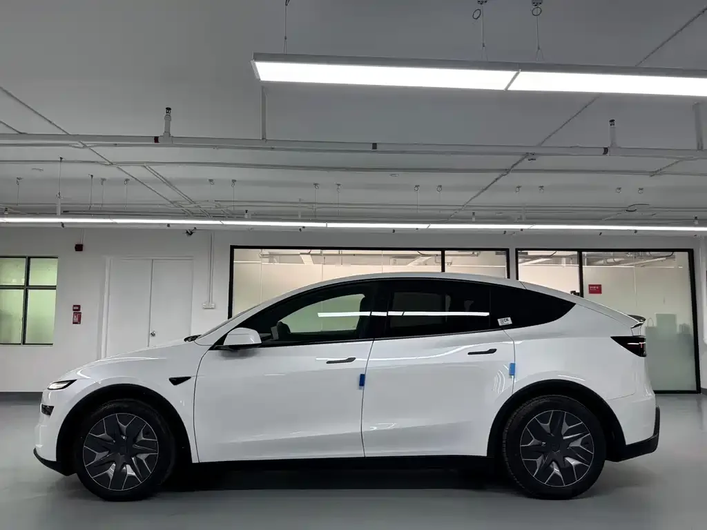 Tesla Model Y L — фото 3