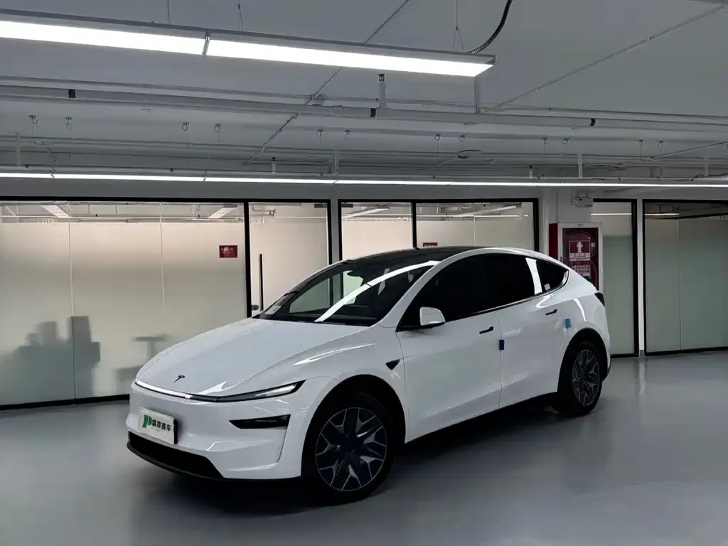 Tesla Model Y L — фото 7
