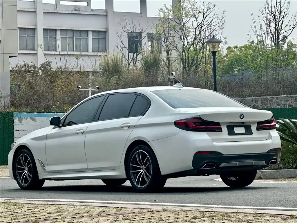 BMW 5 Series — фото 4