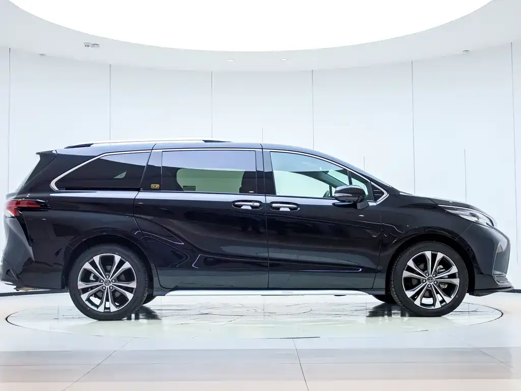 Toyota Granvia — фото 10