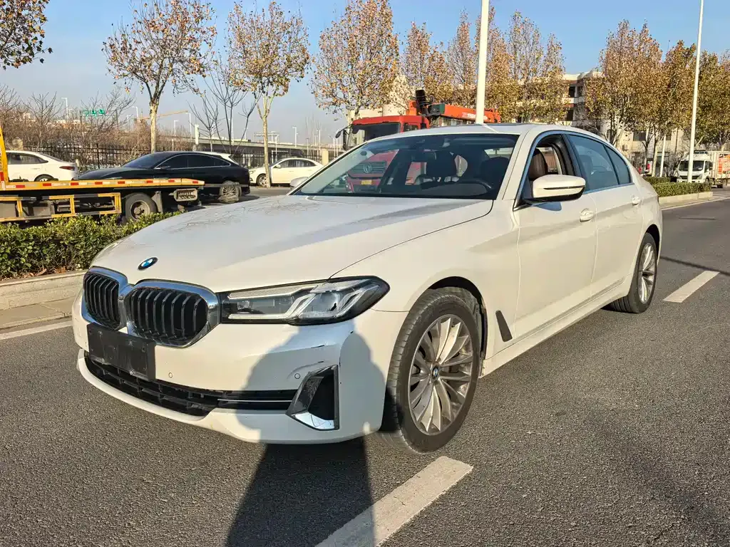 BMW 5 Series — фото 1