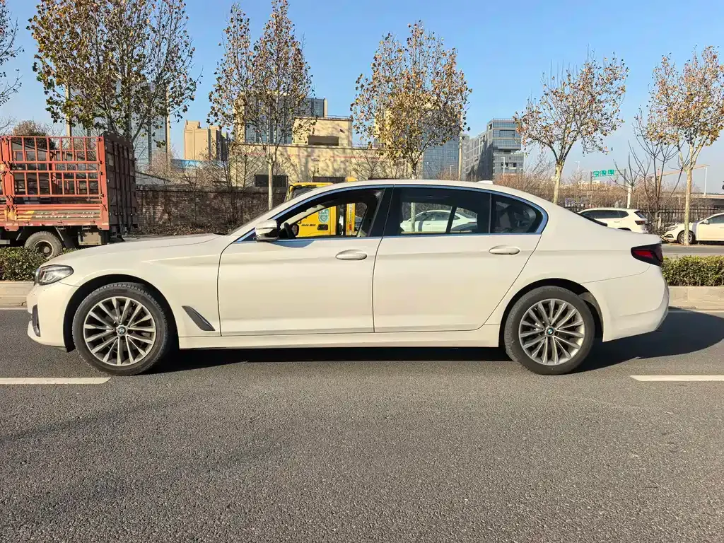 BMW 5 Series — фото 10