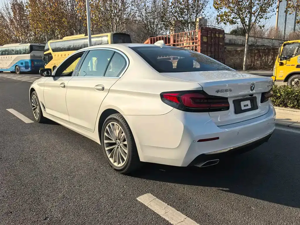 BMW 5 Series — фото 5