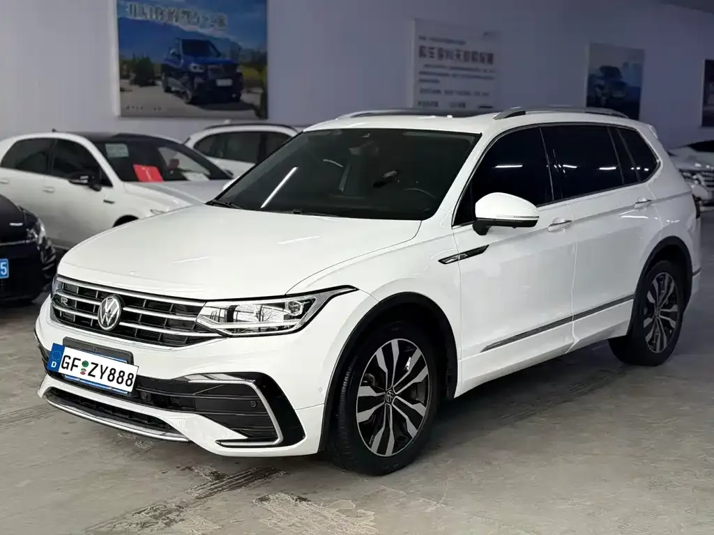 Volkswagen Tiguan L — фото 1