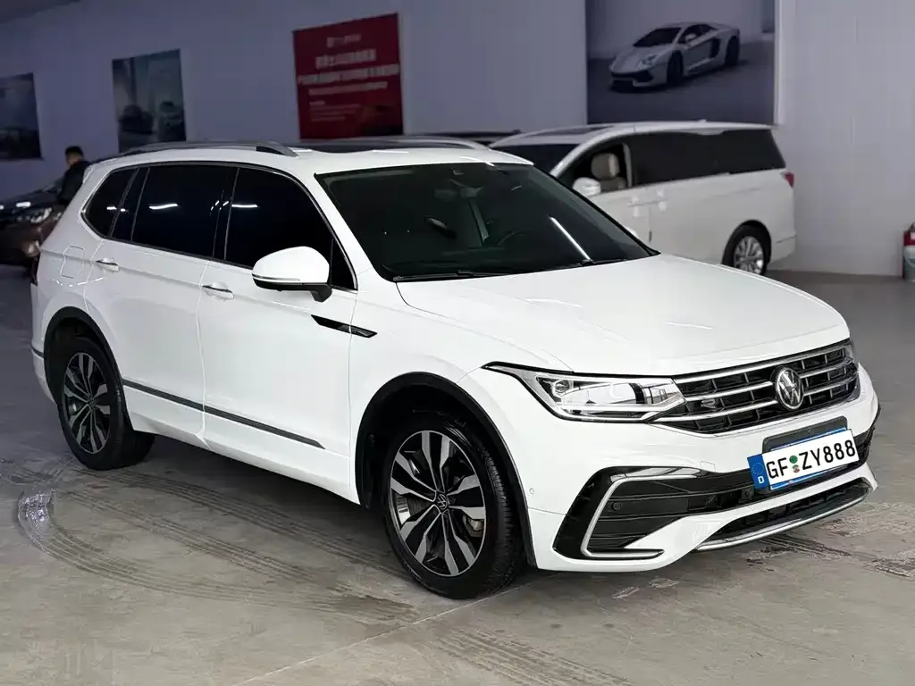 Volkswagen Tiguan L — фото 8