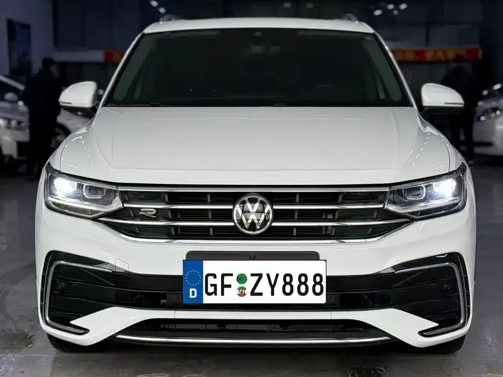 Volkswagen Tiguan L — фото 3